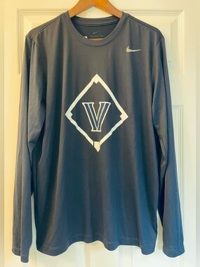 Men’s Villanova Nike long-sleeve top - size large
